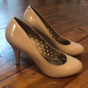 Fergalicious tan high heels